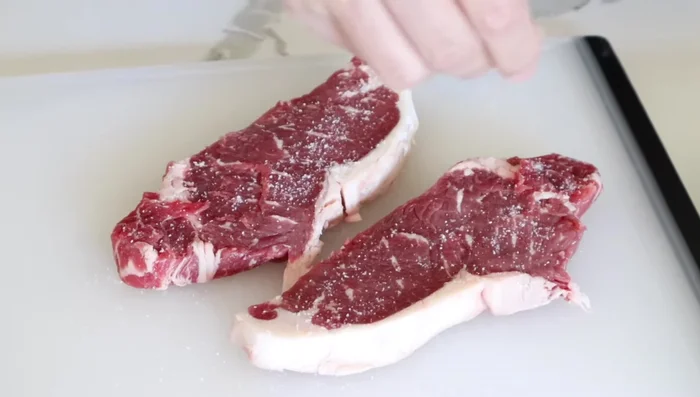 Sprinkle salt over the steak and let it sit at room temperature for 30 minutes.