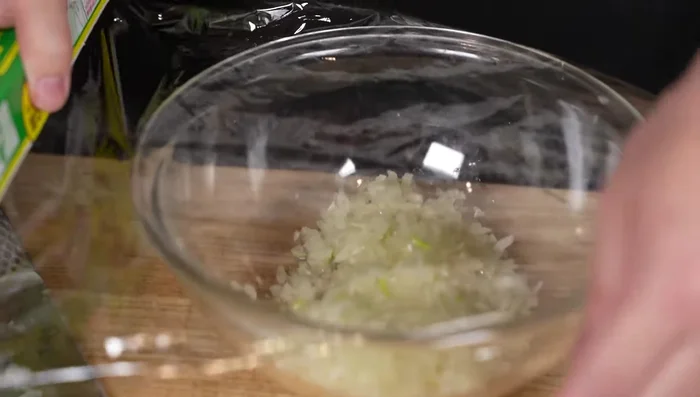 Microwave the chopped onion with 1 tbsp of oil for 2 minutes at 500W, then 1 more minute to evaporate excess moisture. This enhances sweetness.