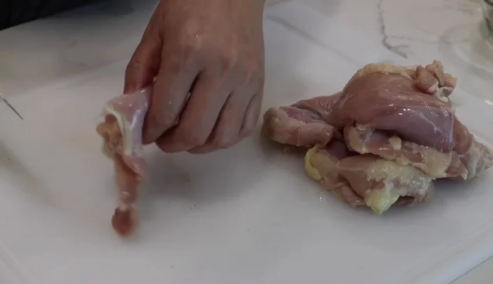 Cut chicken thighs into large bite-sized pieces. If you have high-quality chicken, even better!