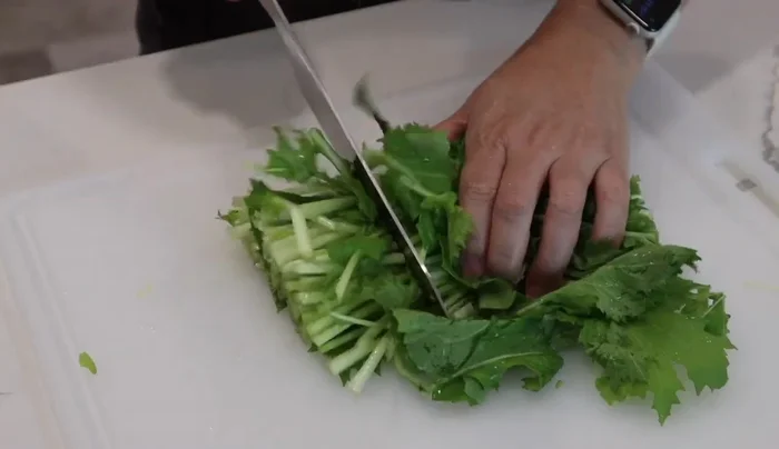 Cut mizuna into 2-inch lengths. Cut tofu into eight pieces.