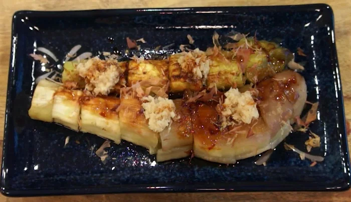 Drizzle some soy sauce over the eggplant.