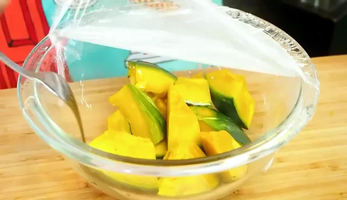 Carefully remove the cooked pumpkin from the microwave. Mash with a fork until crumbly, season with salt and pepper.