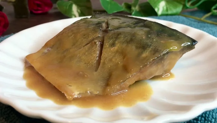 Turn off the heat, transfer the fish to a serving plate, and serve with steamed rice. (141.42)