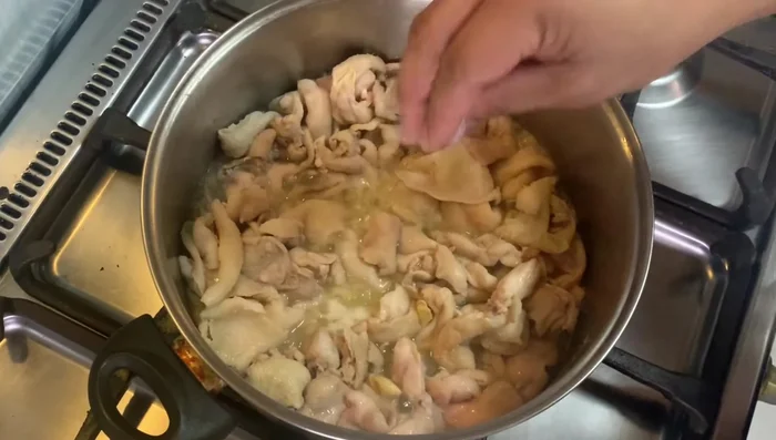 Season the chicken skin generously with 2 tbsp of salt and 1 tsp of pepper (optional).