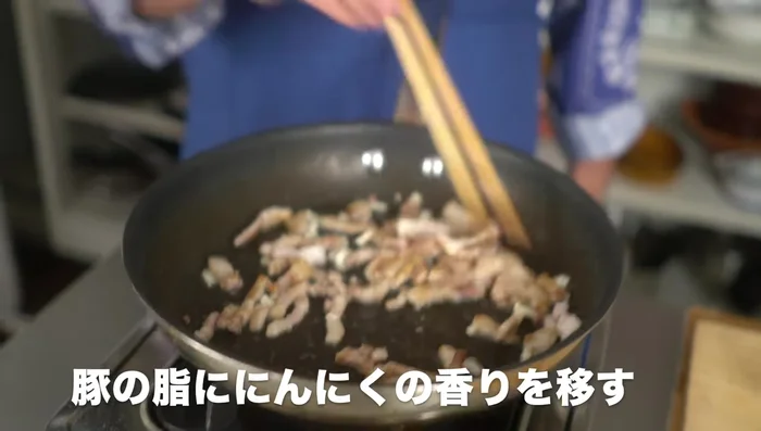Add garlic: Add minced garlic to the pan and stir-fry until fragrant and lightly browned.