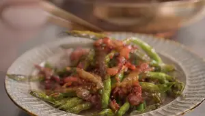 Sweet & Spicy Stir-fried Pork Belly with Yinyuan (String Beans)