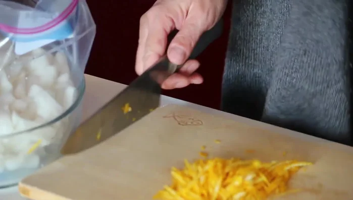Add the yuzu strips to the bag with the daikon radish.