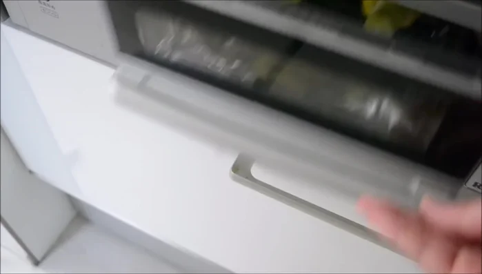 Brush the honey and soy sauce mixture onto the surface. [98.64]