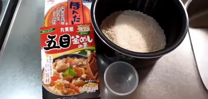 Combine the rice and seasoning packet with water.