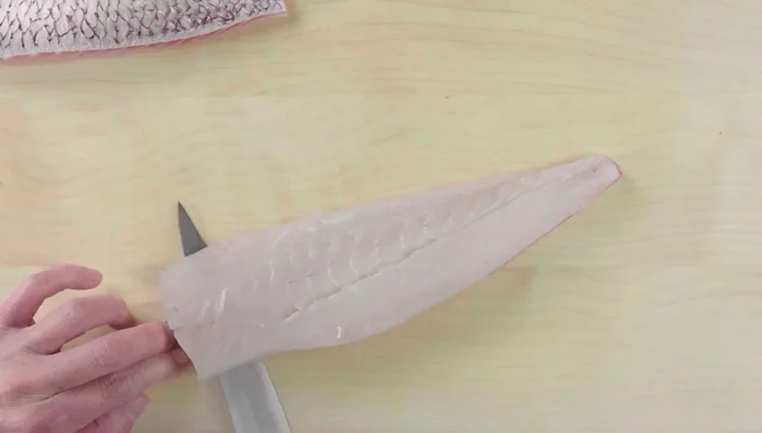 Remove the skin from the sea bream fillet. (Refer to a filleting technique video for detailed instructions if needed.)