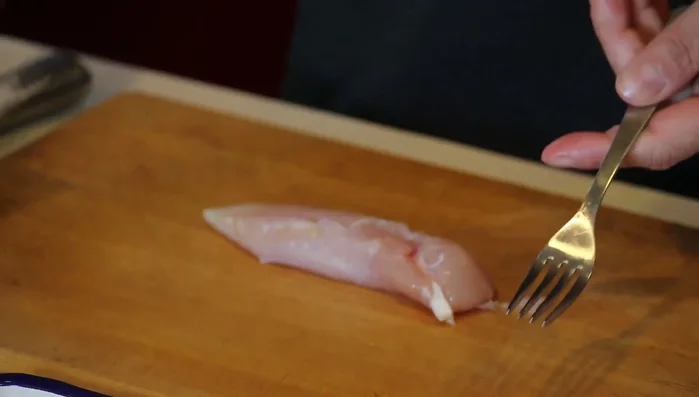 Remove the tendon from the chicken tenderloin using a fork and paper towel. (82.38)