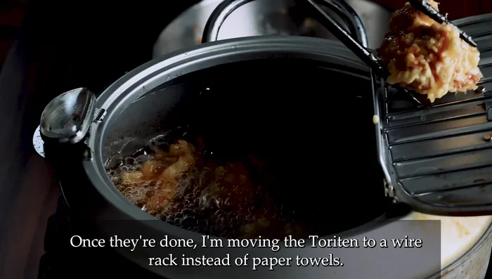 Drain the chicken: Transfer the fried chicken to a wire rack to allow air circulation and prevent sogginess.