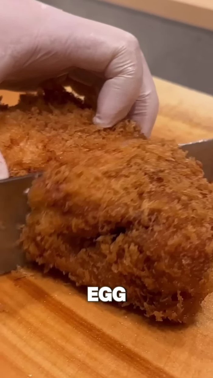 Deep fry the pork cutlet until perfectly crisp. (9.519)