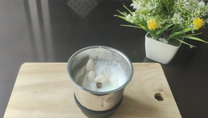 Add raw milk to the rice and almond mixture and blend until smooth.