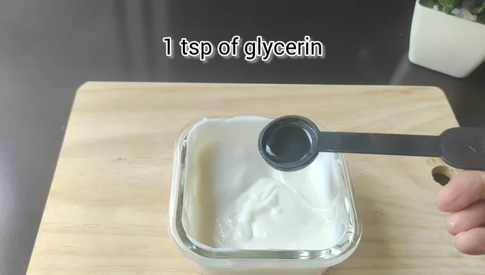 Add glycerin and mix well.