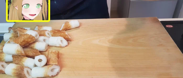 Place the chikuwa slices in a bowl.