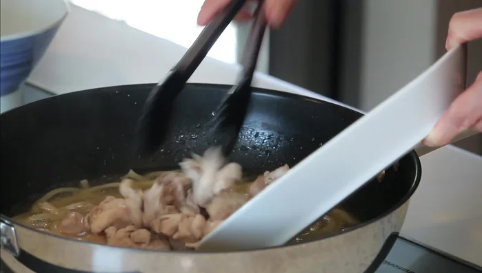 Return the chicken to the pot to ensure it's warmed through. (256.56)