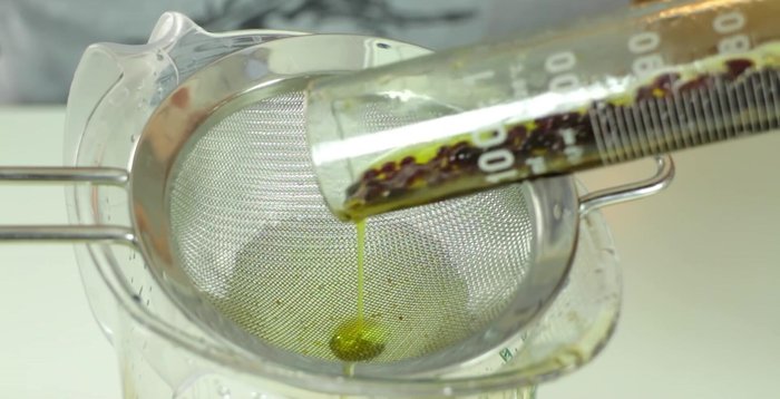 Once the pearls have formed, sieve them through a fine sieve and rinse with water.