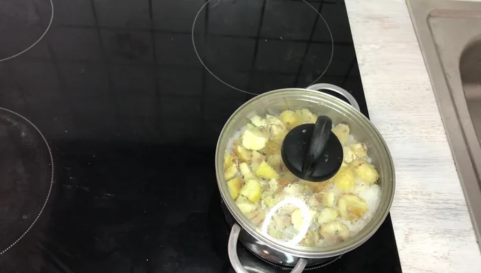 Turn off the heat and let the rice steam for another 10 minutes without opening the lid.