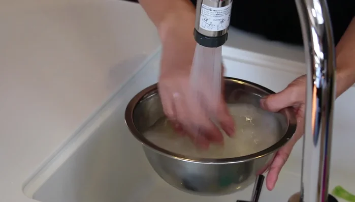 Rinse the rice thoroughly 3-4 times until the water runs clear.