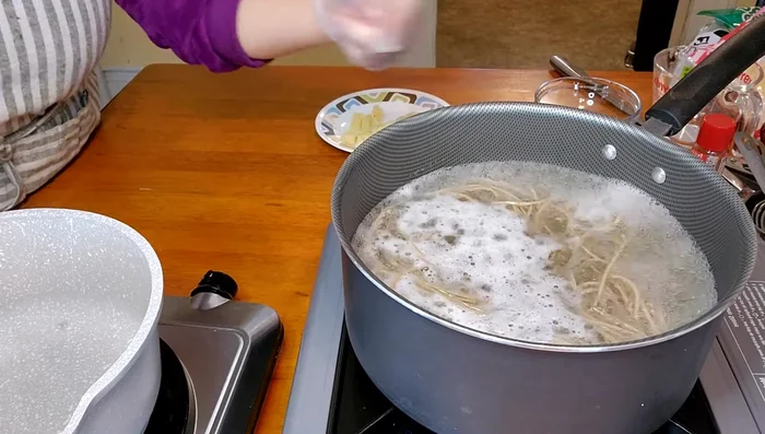 Prepare the soup: Combine 2 cups of hot water, 8 tbsp of Hon-dashi, Kikkoman soy sauce, and Mirin. (172.879)