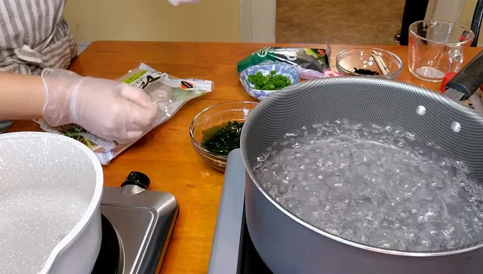 Boil soba noodles for 5 minutes. (80.52)
