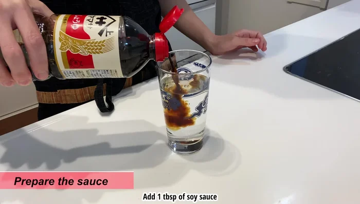 Prepare the sauce: Mix soy sauce, chicken broth, sake, and oyster sauce in 300ml of water.