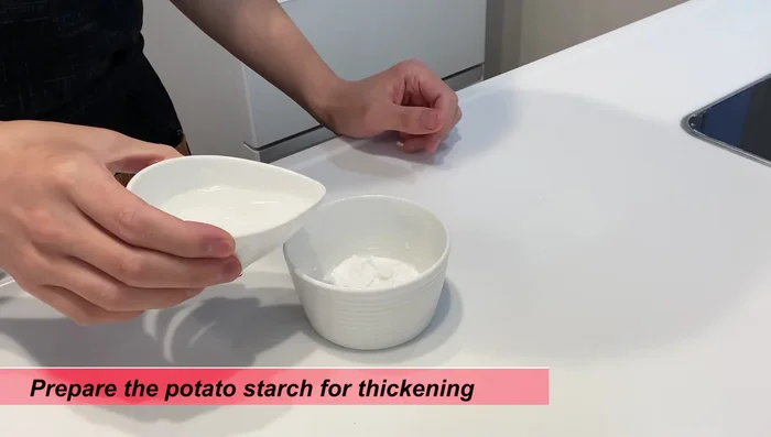 Prepare the potato starch mixture: Mix 1 tbsp potato starch with 15ml of water.
