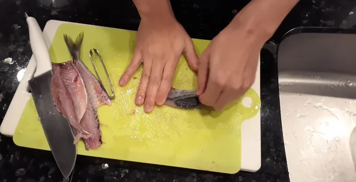 Arrange the dish. Note the strong fragrance.