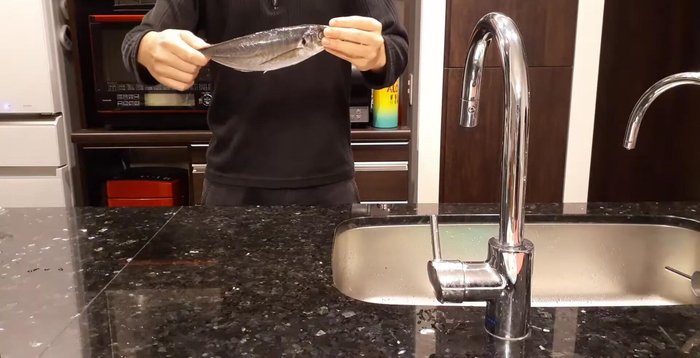 Prepare the Aji (Horse Mackerel). Ensure the taste is correct.