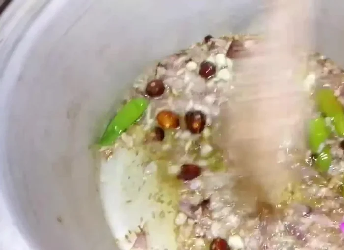 Add green chilies and fry for 1 minute.
