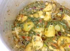 Spinach and Potato Curry (Alu Palak Methi): A Quick & Easy Recipe