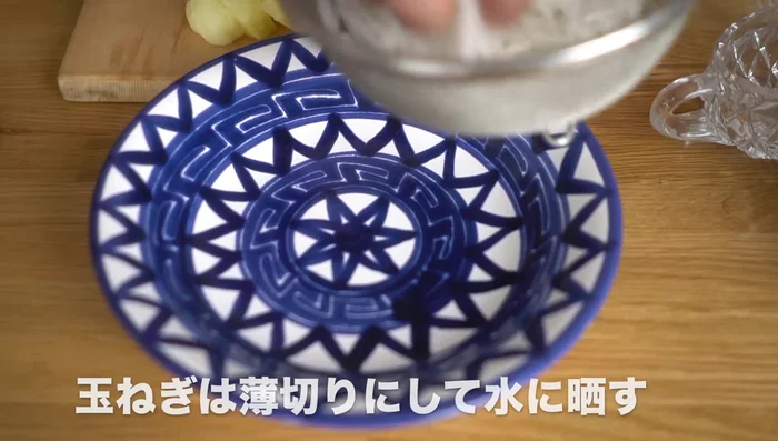 Thinly slice new onions and soak in water to remove pungency. (Regular onions can be substituted).