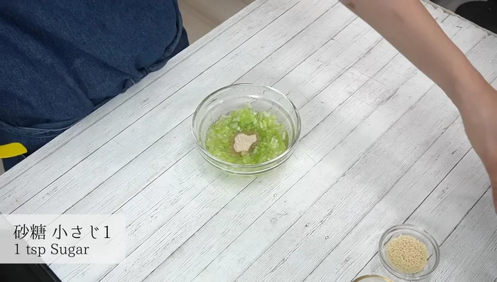 Prepare the lemon sauce: Combine green onions, lemon juice, water, sugar, salt, chicken stock, sesame oil, potato starch, and white sesame seeds. Mix well until the sugar dissolves.
