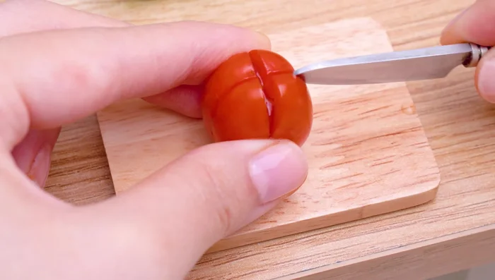 Prepare tomato and potato.