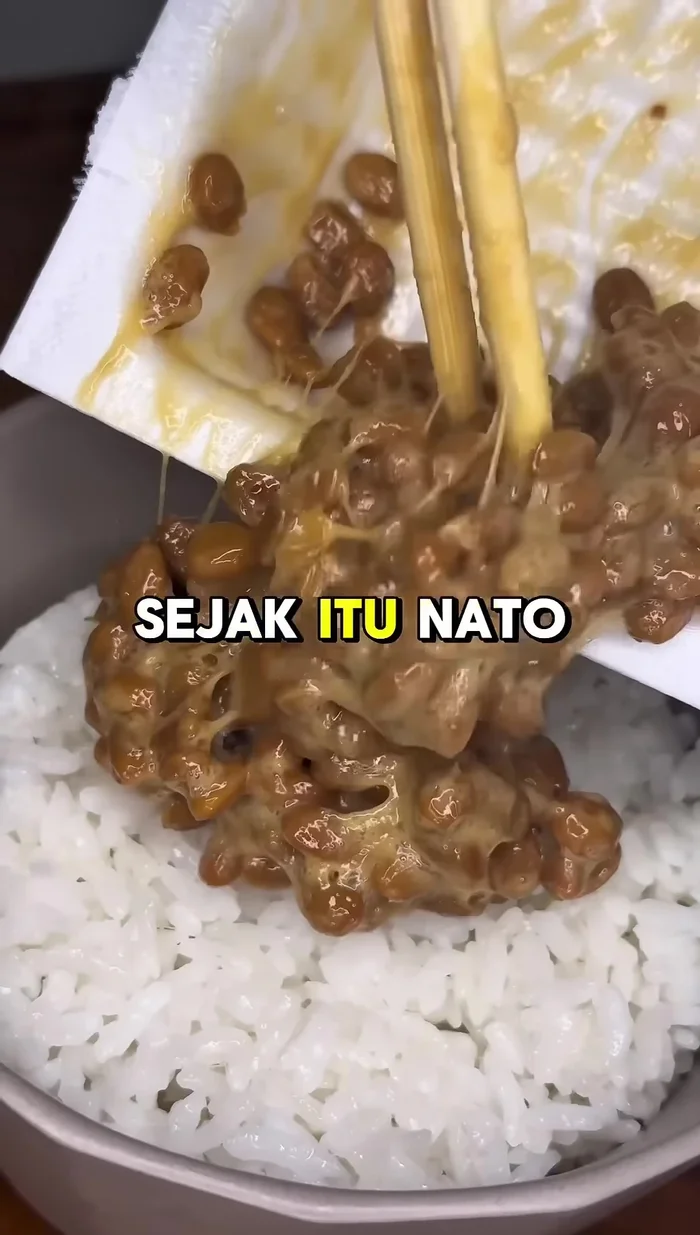 Modern method: For a cleaner and more consistent result, use commercially available Natto bacteria cultures and follow the manufacturer’s instructions. This ensures the Natto is safe to eat.