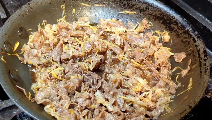 Let the beef shigureni cool completely. Transfer to a container and refrigerate for up to a day.