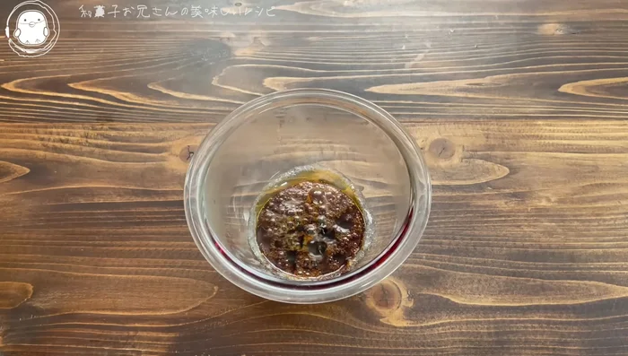 Carefully add 10g of water to the boiling caramel (it will splash). Stir until combined.