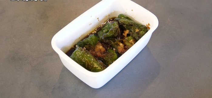 Serve hot or chilled. Garnish with grated daikon radish.