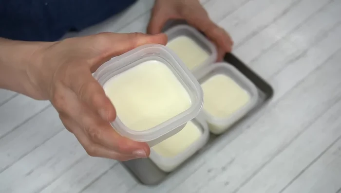 Arrange the cut fruits on top of the set annin tofu.