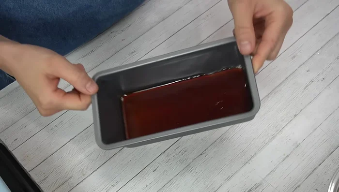 Pour the pudding batter into the prepared pound cake mold.
