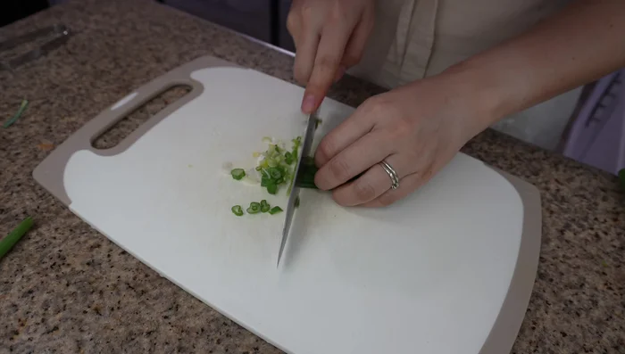 Chop green onions and serve the soup, sprinkling with green onions.