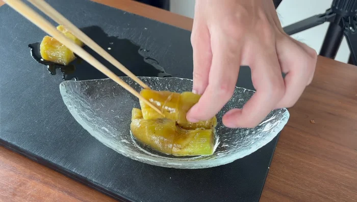 Arrange on a plate and top with Bonito flakes (596.64).