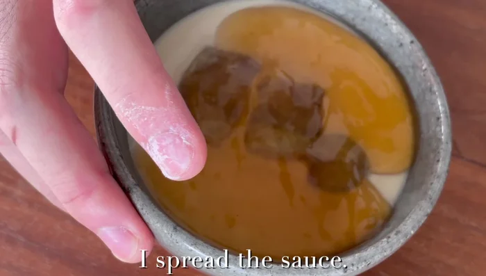 Pour sauce over Chawanmushi, top with grated ginger (758.44).