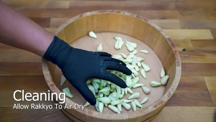 Air dry rakkyo to prevent a watered-down flavor and contamination.