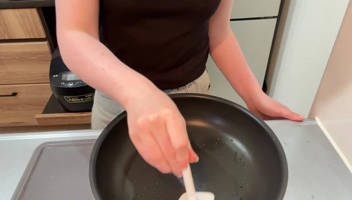 Heat olive oil in a large pan or pot. Add meat and fry until lightly browned on both sides. Set aside.