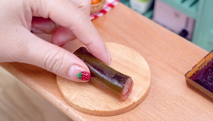 Prepare the eel: Score the eel's body. Add the eel to the sauce tray.