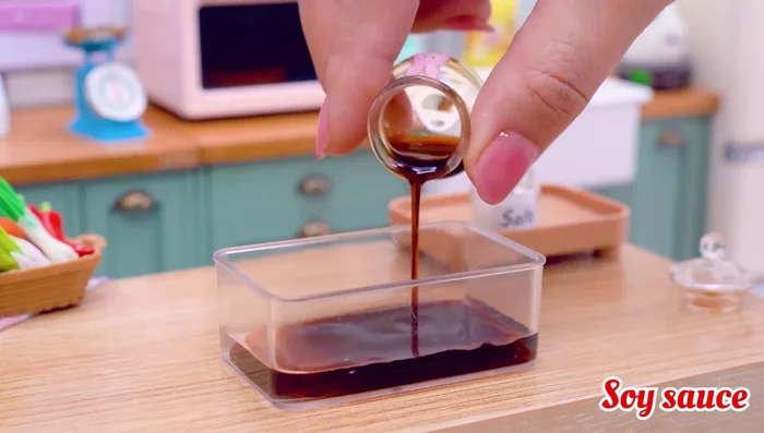 Prepare seasoning: mix soy sauce and salt.