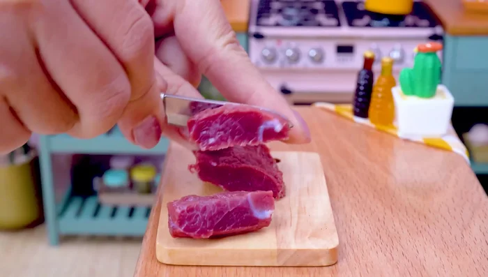 Prepare the beef: cut into small pieces and finely chop.