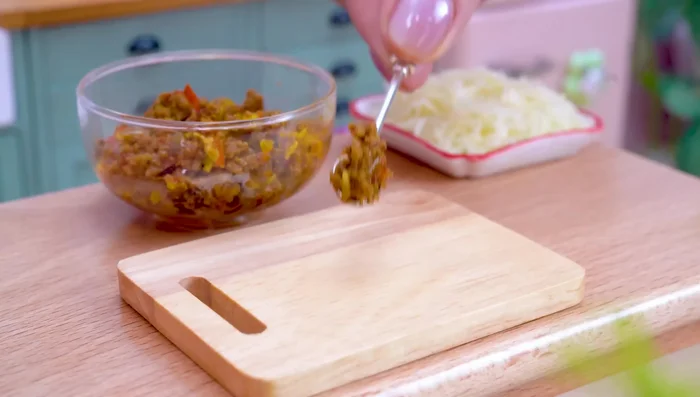 Shape the beef mixture into circles, spread and chill for 1 hour.